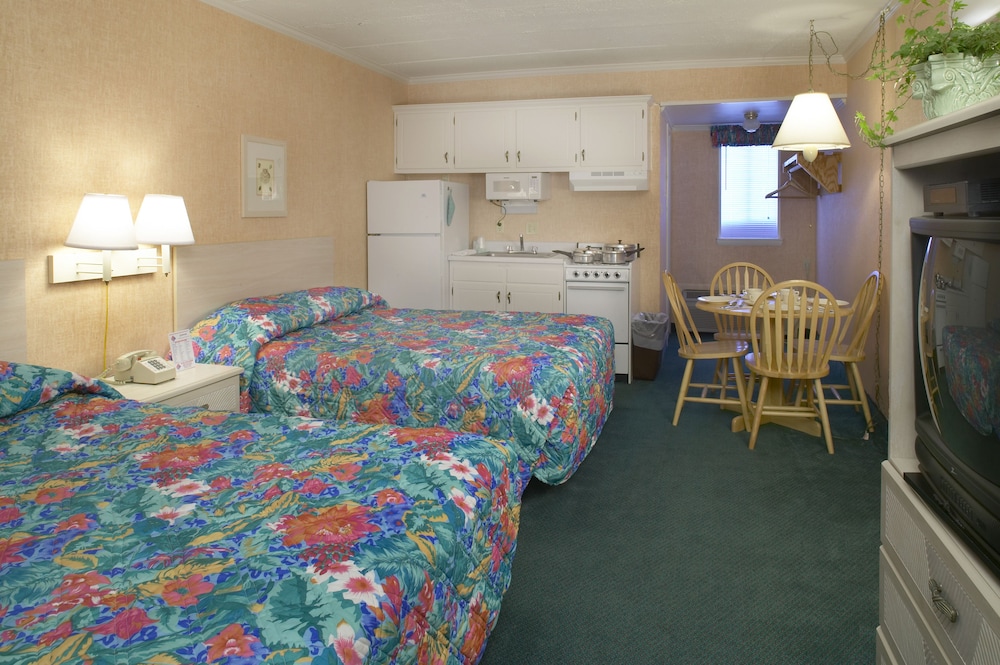 Room, 2 Queen Beds, Kitchenette photo 1
