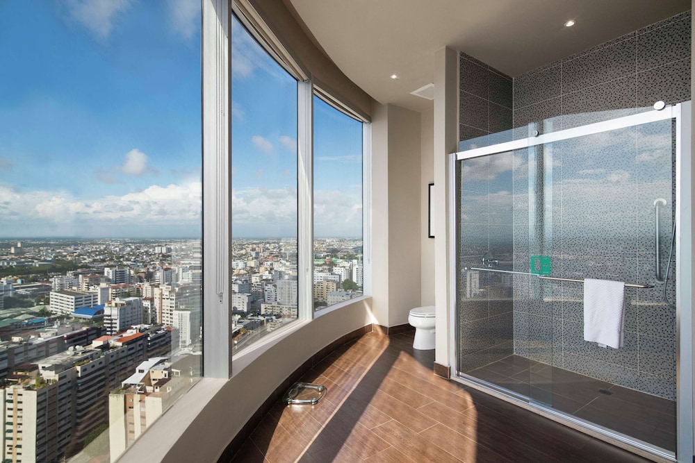 Suite, 1 Bedroom, City View, Corner thumbnail 5