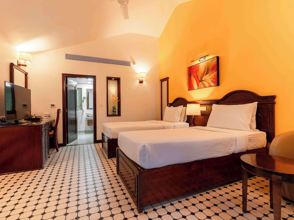 Executive Villa, 2 Twin Beds, Pool View - Photo 9
