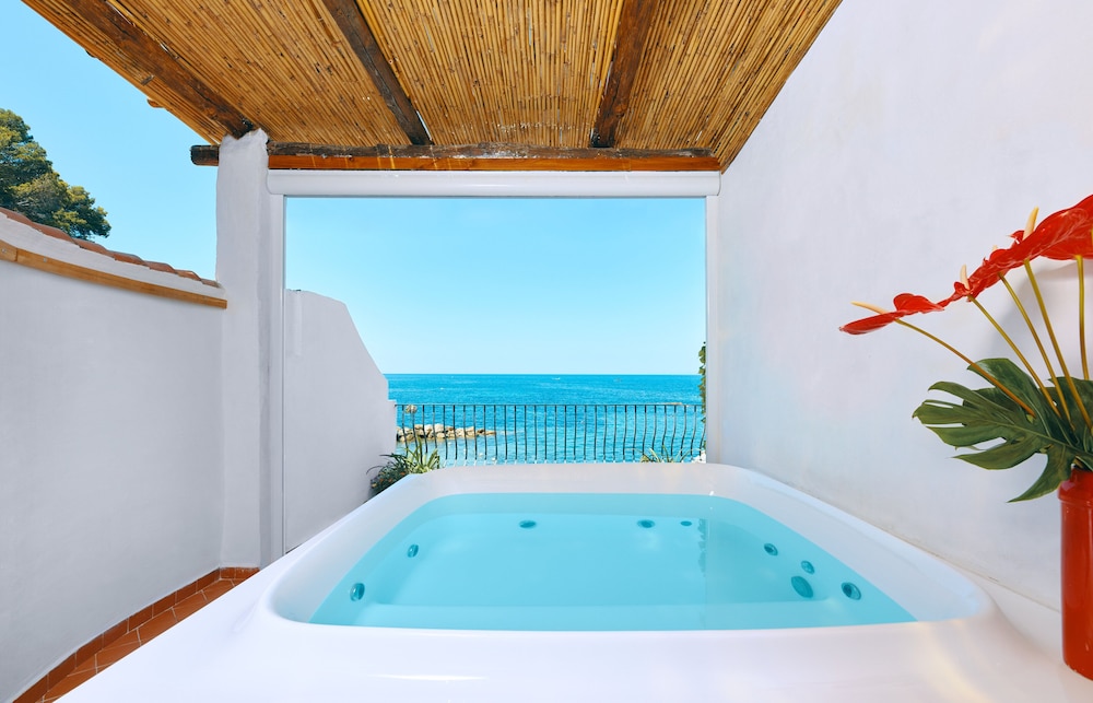 Suite D'Autore con Jacuzzi photo 2