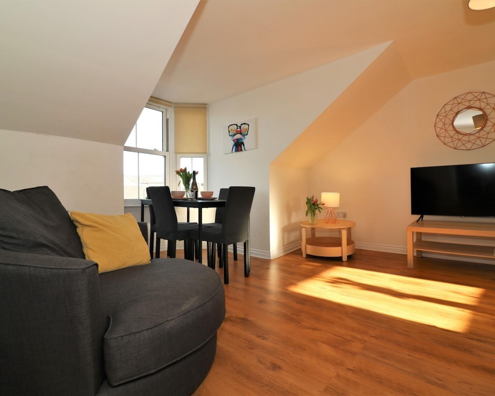 Apartment photo 2