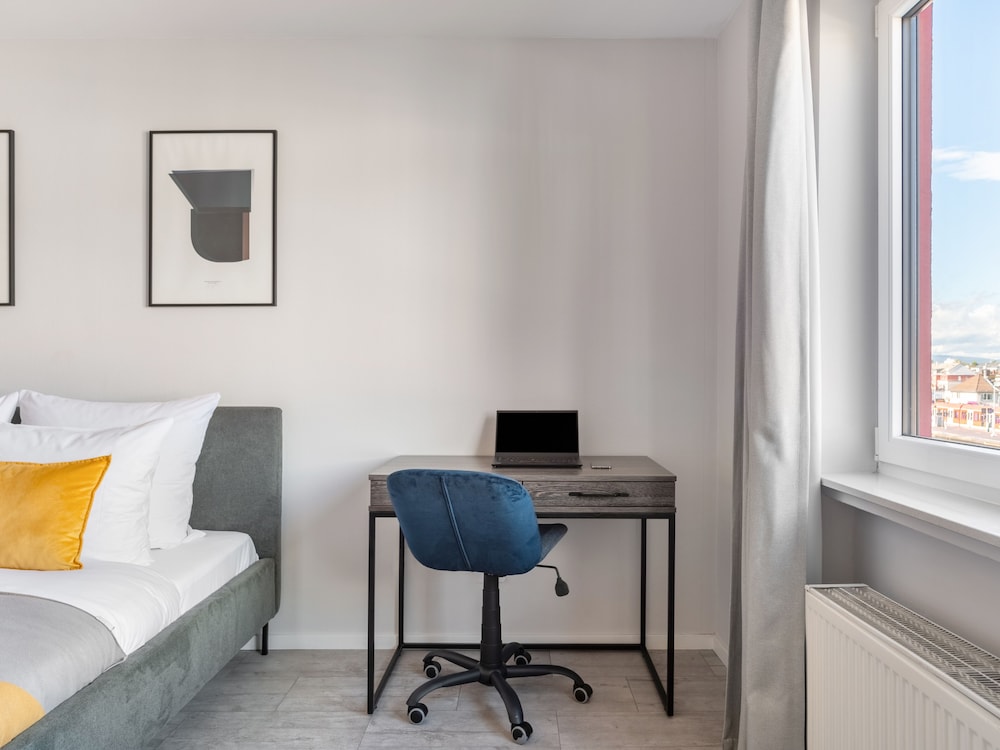 Medium Studio, Kitchenette, Workspace - Photo 2