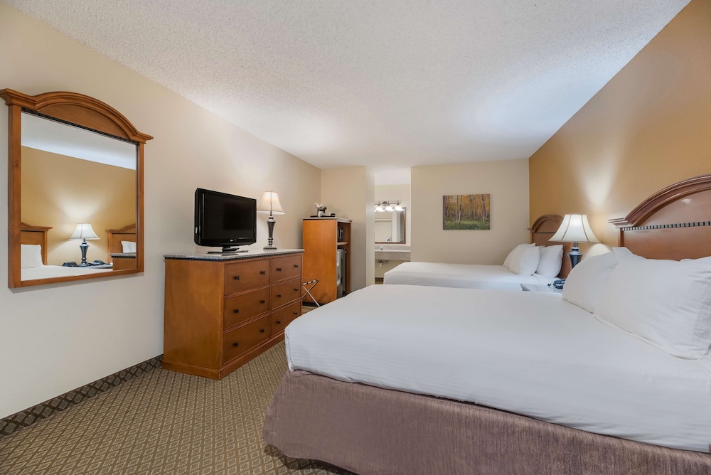Standard Room, 2 Queen Beds, Non Smoking, Refrigerator & Microwave photo 1