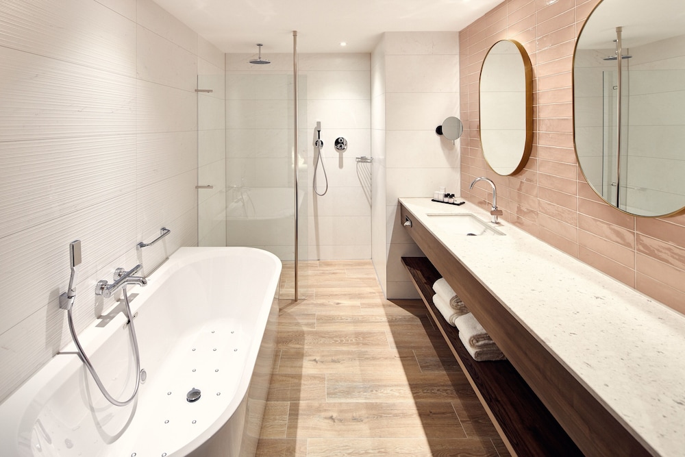 Deluxe Double Room Plus (max. 2 adults, 1 baby) - Photo 4