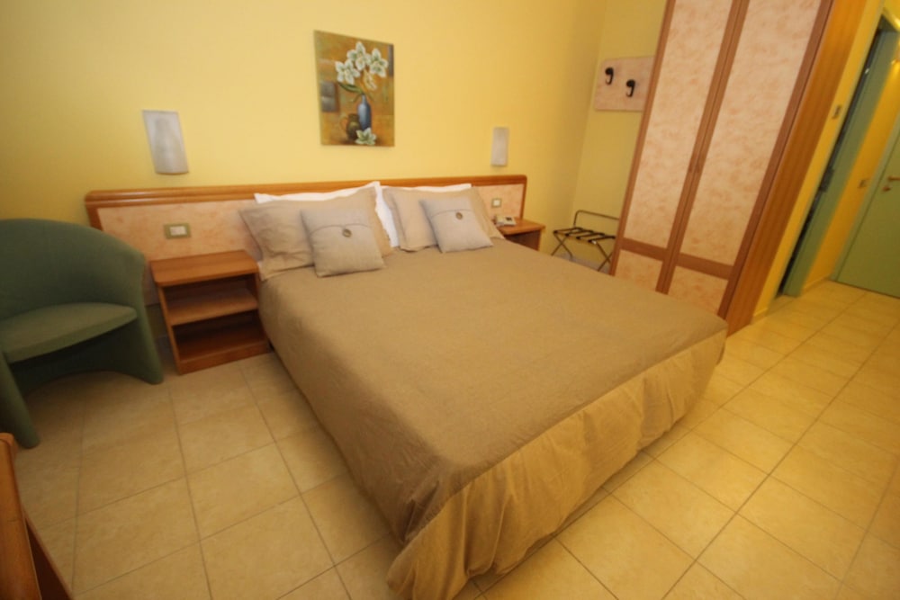 Double Room - Photo 2
