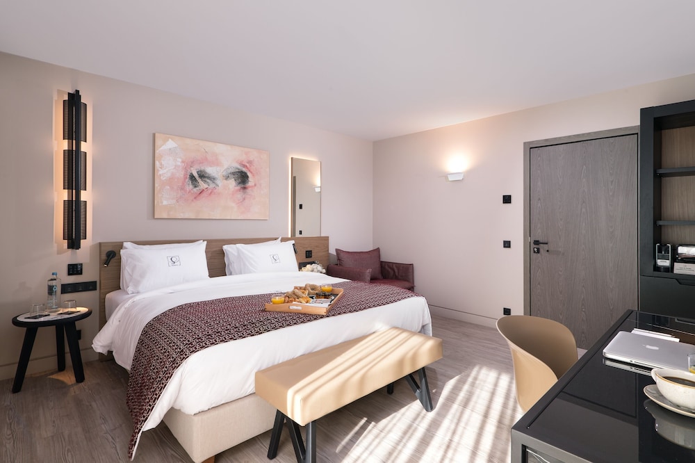 Deluxe Room (King) - Photo 5