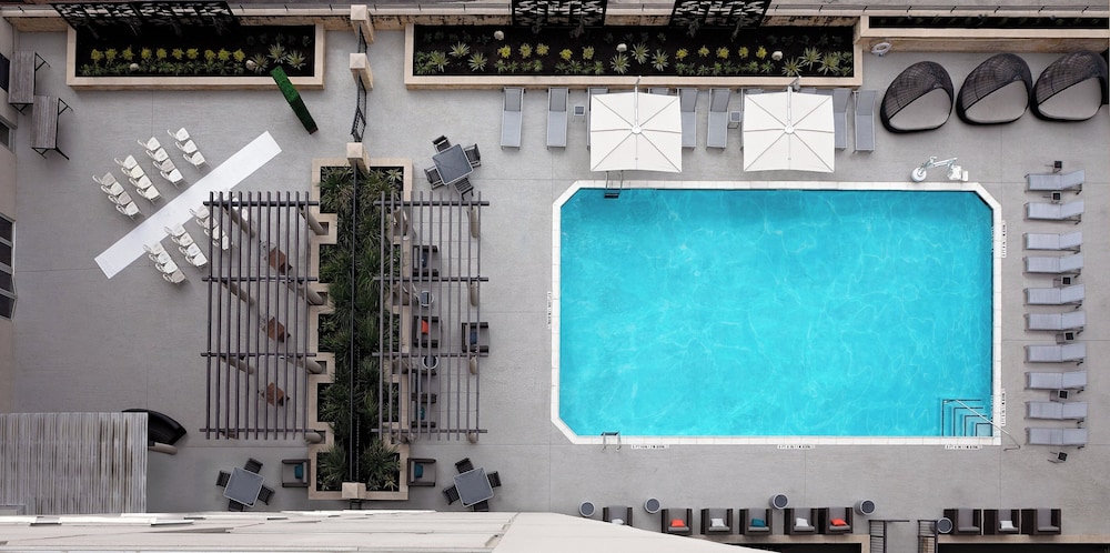 Standard Room, 1 King Bed, Accessible, Pool View (Communications) photo 3