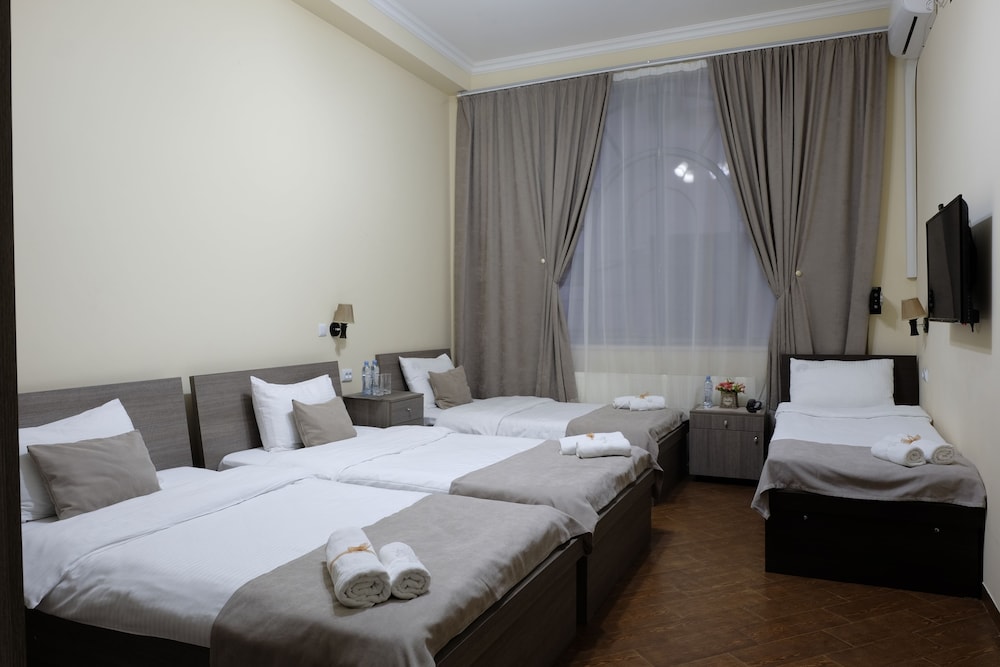Quadruple Room photo 2