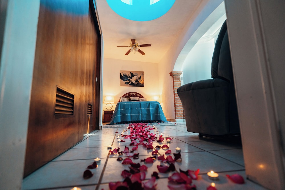 Honeymoon Suite