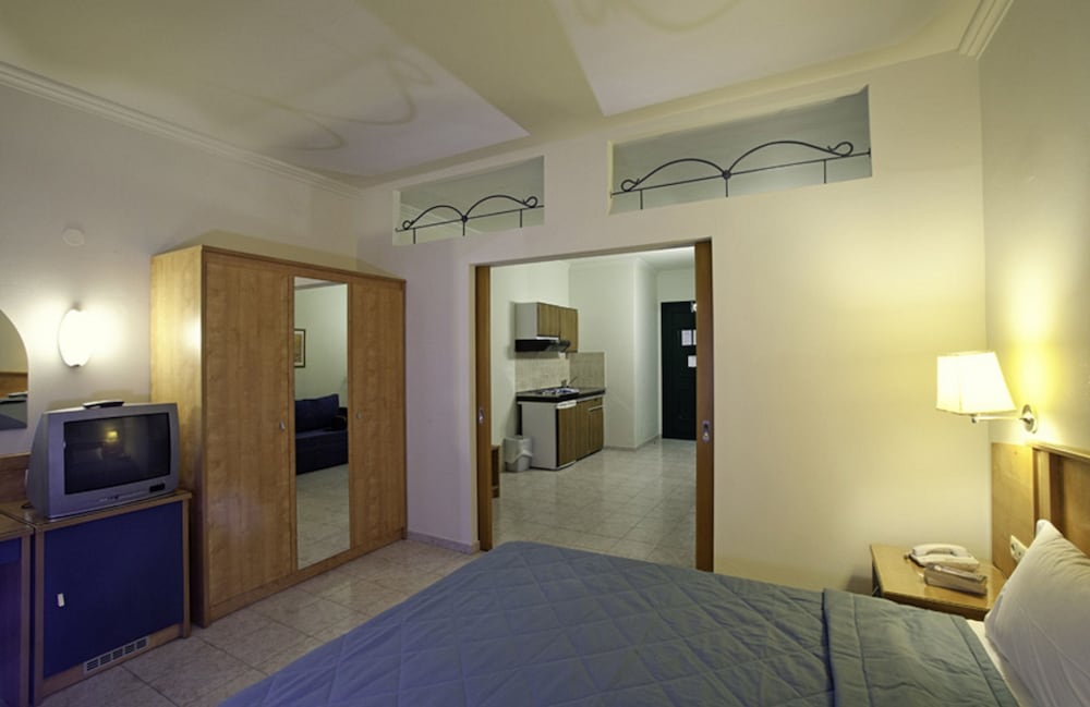 Apartment, 1 Bedroom (Pool area) photo 3