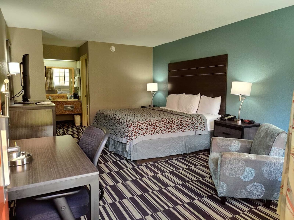 Room, 1 King Bed, Non Smoking - Photo 1