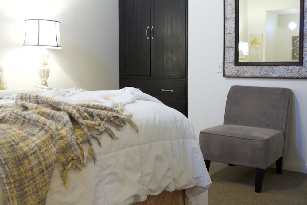 Deluxe Room, 1 Queen Bed - Photo 4