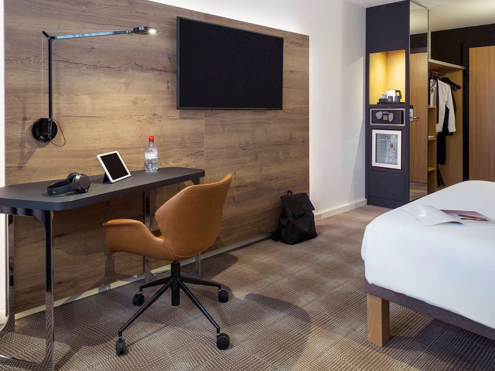 Superior Room, 1 Double Bed (Business) thumbnail 5