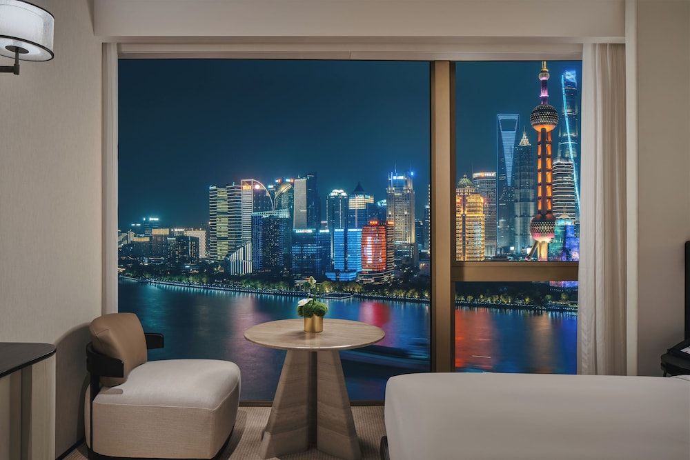 Pearl Tower River View King photo 3