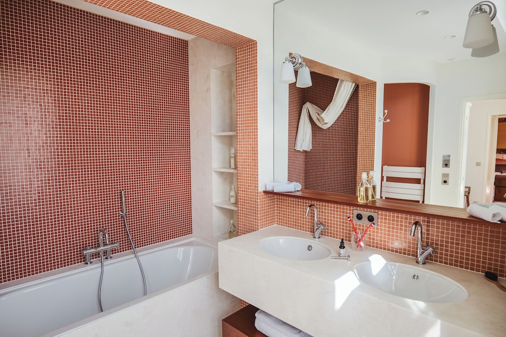 Deluxe Suite - Photo 2