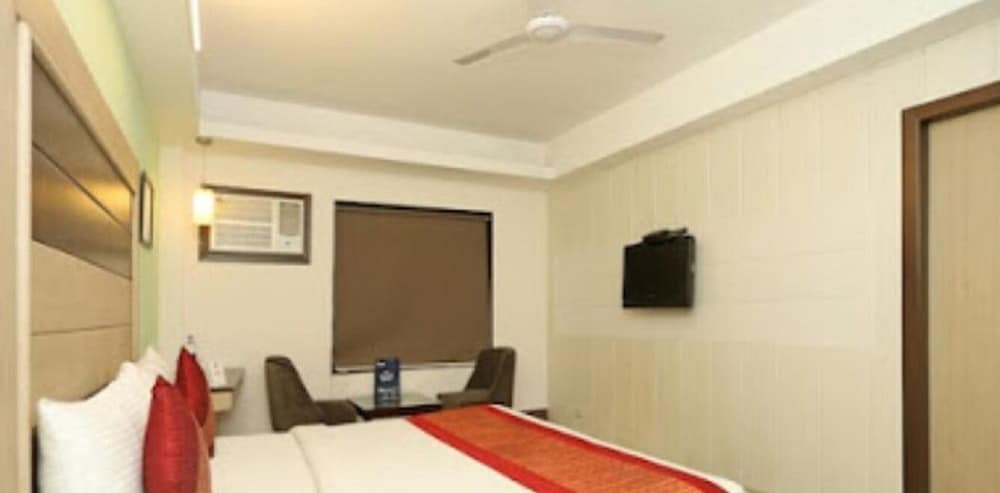 Deluxe Double Room, 1 King Bed photo 1