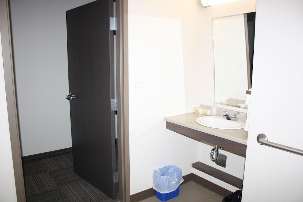 Crossroads Inn & Suites, Photo 3