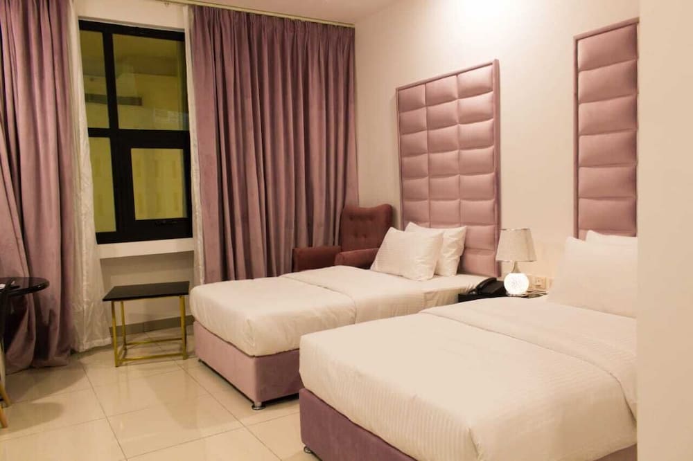 Standard Twin Room, 2 Twin Beds, Smoking, City View - Photo 1