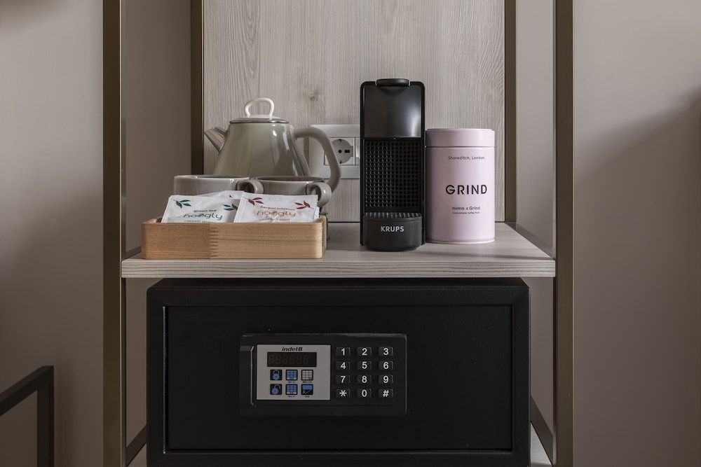 Medium Room - Accessible photo 2