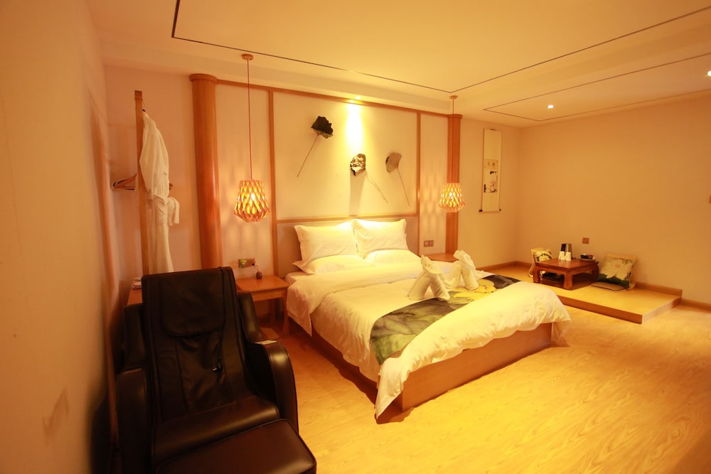 Premium Double Room, Bathtub, Garden View photo 3