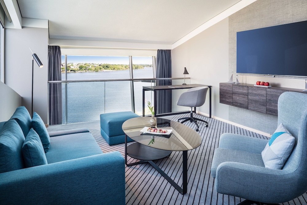 Suite, 1 King Bed with Sofa bed