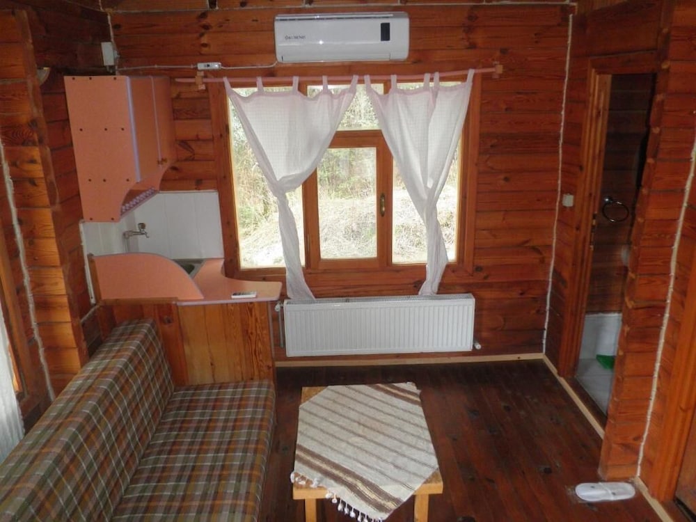 Economy Bungalow (3 Pax)