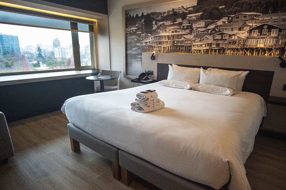 Superior Room, 1 Queen Bed - Photo 9