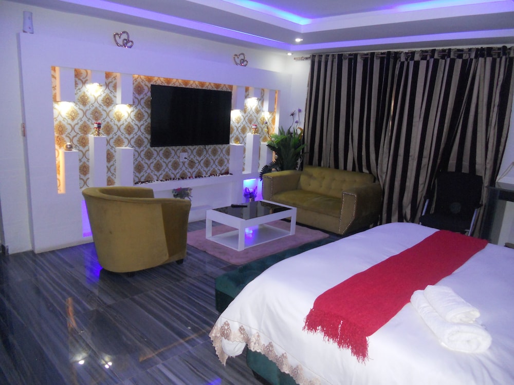 Deluxe Suite