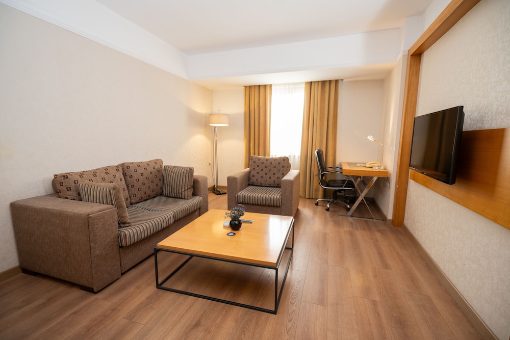 Junior Suite, 1 King Bed - Photo 2