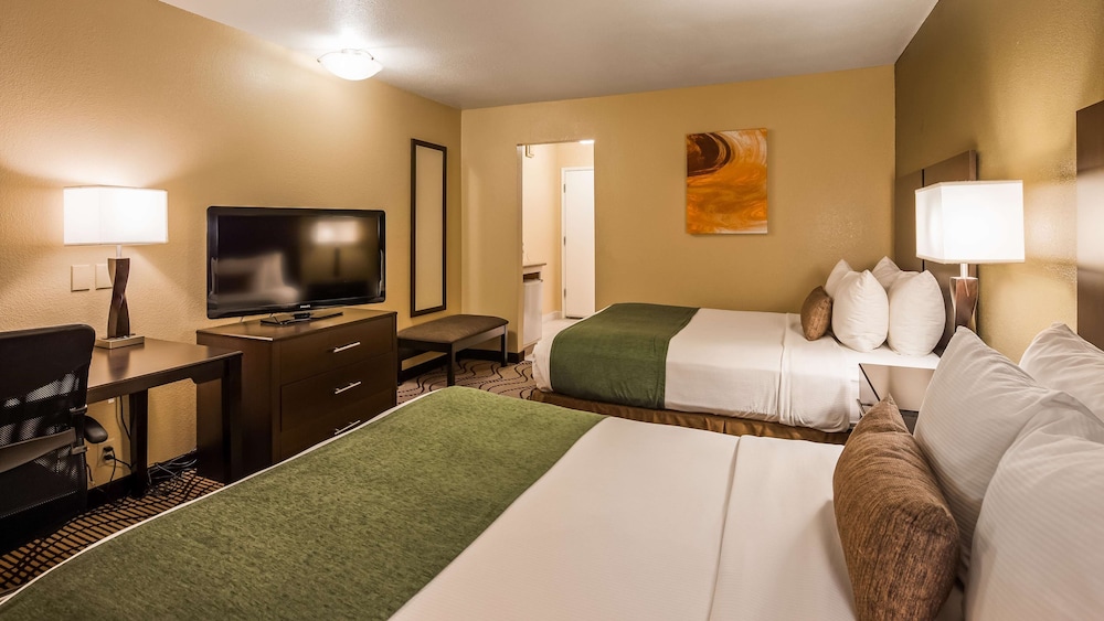 Deluxe Room, 2 Queen Beds, Non Smoking, Refrigerator & Microwave - Photo 4