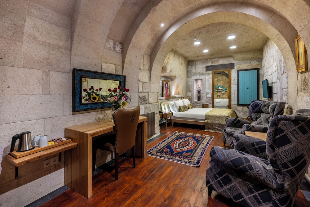 Deluxe Room (Cave) - Photo 1