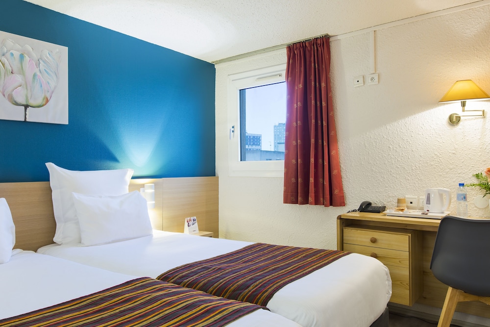Standard Room, 2 Twin Beds, Non Smoking - Photo 2