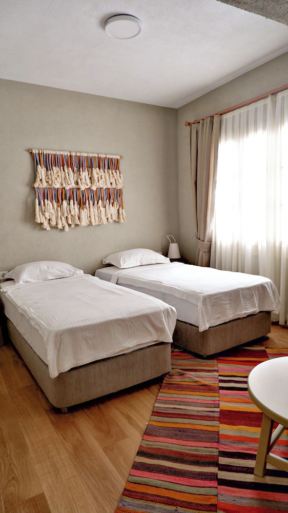 Deluxe Twin Room, Multiple Beds - Photo 10