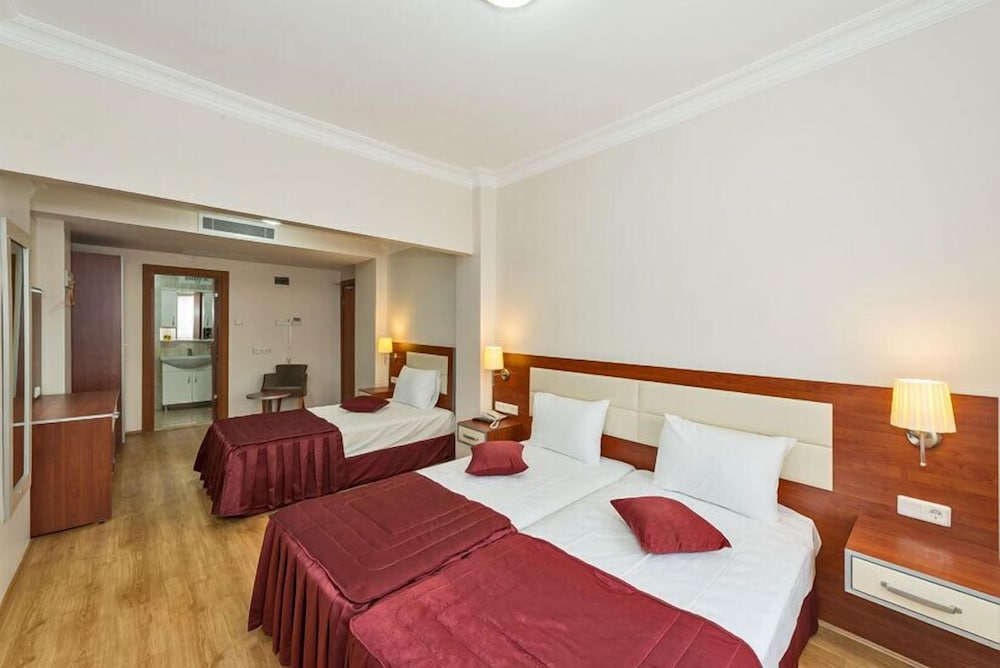 Classic Triple Room photo 3
