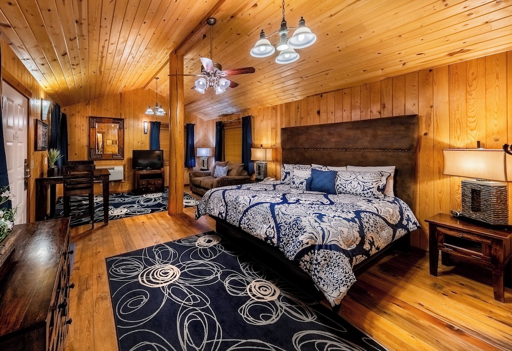 Executive Cabin, 1 King Bed photo 2