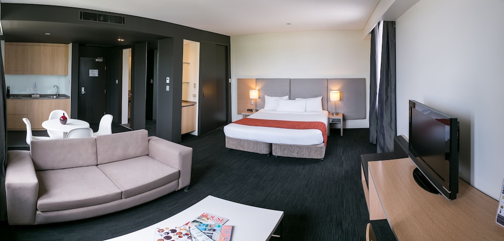 Alpha Suite - Photo 4