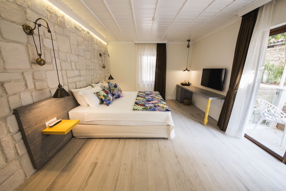 Deluxe Room, Jetted Tub
