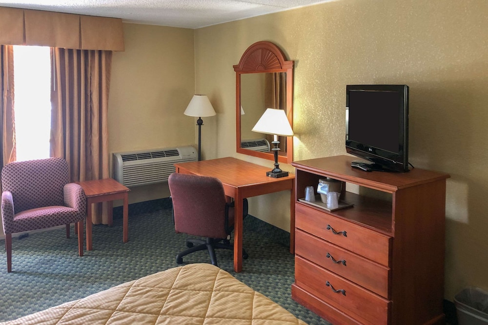 Standard Room, 1 King Bed - Photo 4