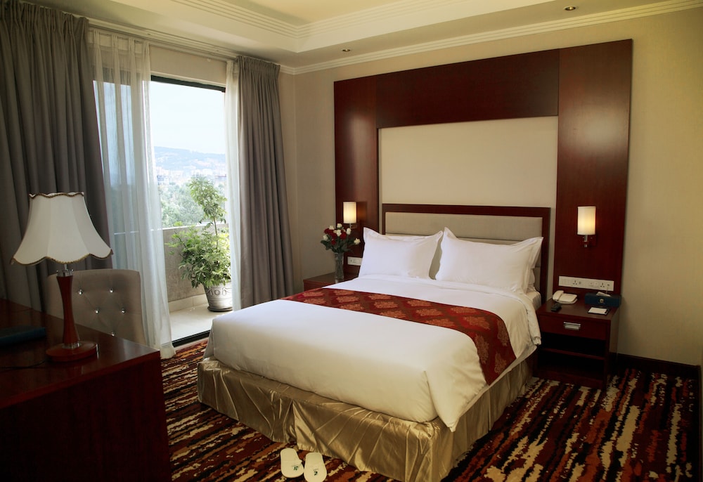 Standard Room, 1 Queen Bed photo 1