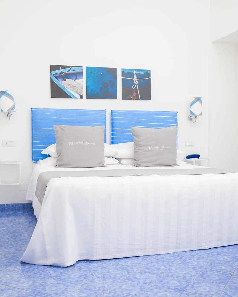 Classic Double room with queen bed or 2 separated beds photo 3