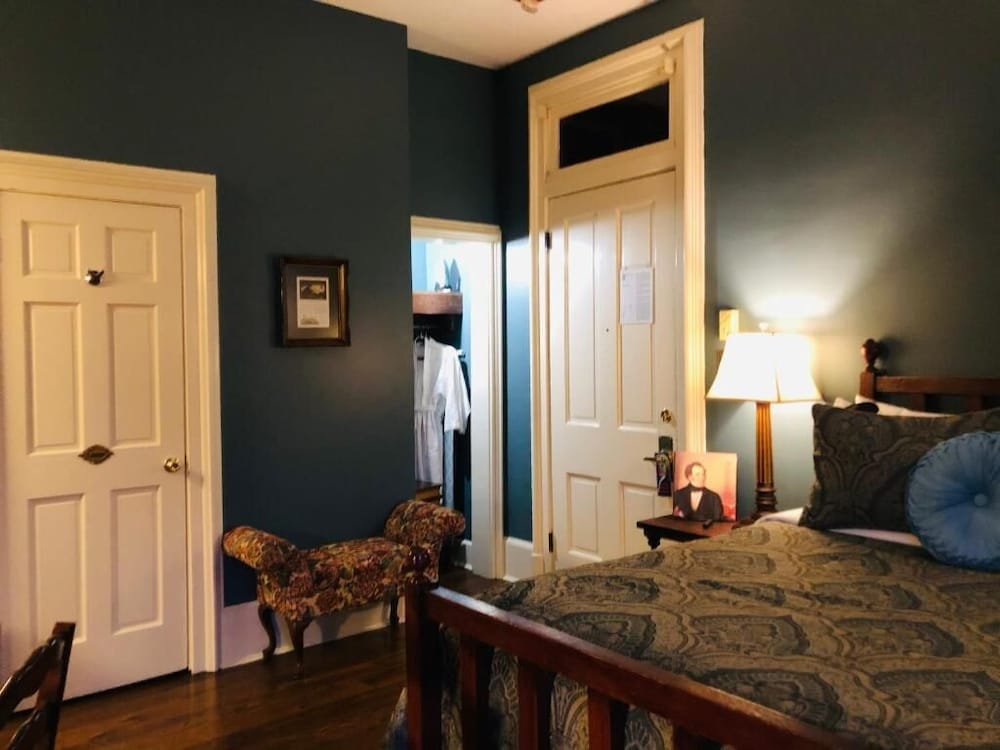 Deluxe Room, 1 Queen Bed, Non Smoking, Refrigerator (Schubert) photo 2