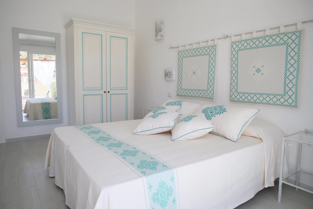 Superior Double Room (Double room with sofa bed 1.70mt) photo 2