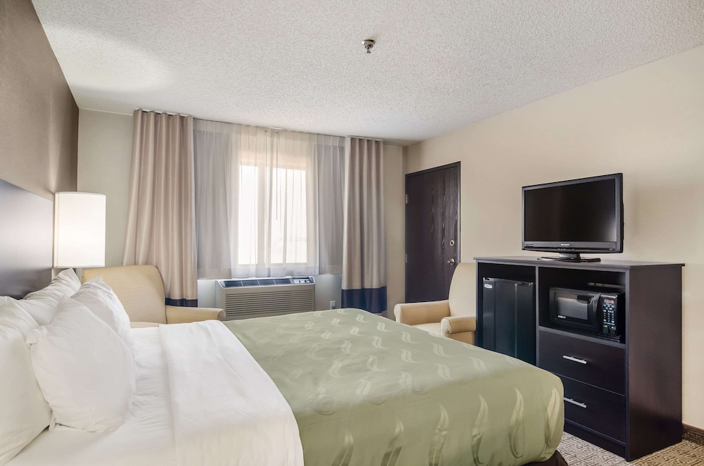 Room, 1 King Bed, Accessible, Non Smoking - Photo 4