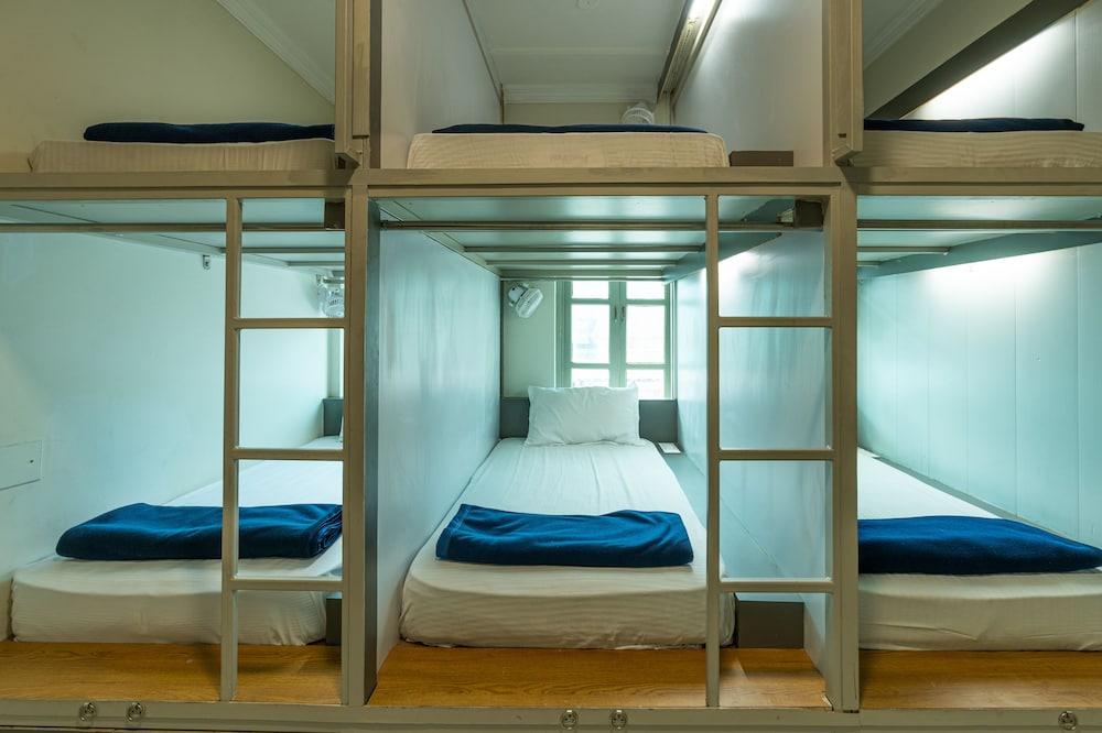 Bed in 6Bed Female Ensuite photo 1