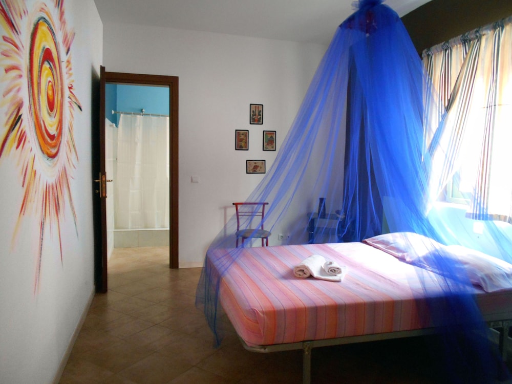 Comfort Single Room, 1 Queen Bed photo 3