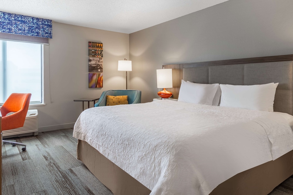 Standard room with king bed - Photo 6