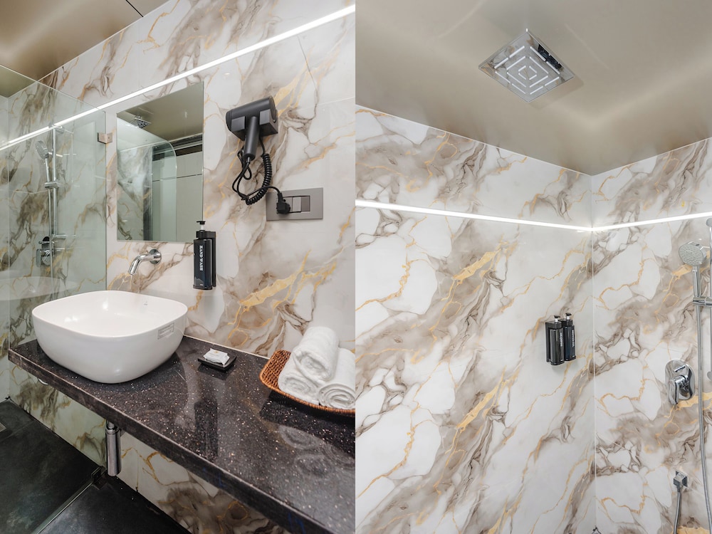 Luxury Double or Twin Room, City View