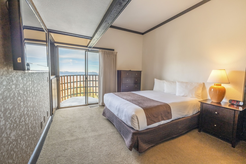Basic Condo, 2 Bedrooms, Non Smoking, Mountain View photo 3