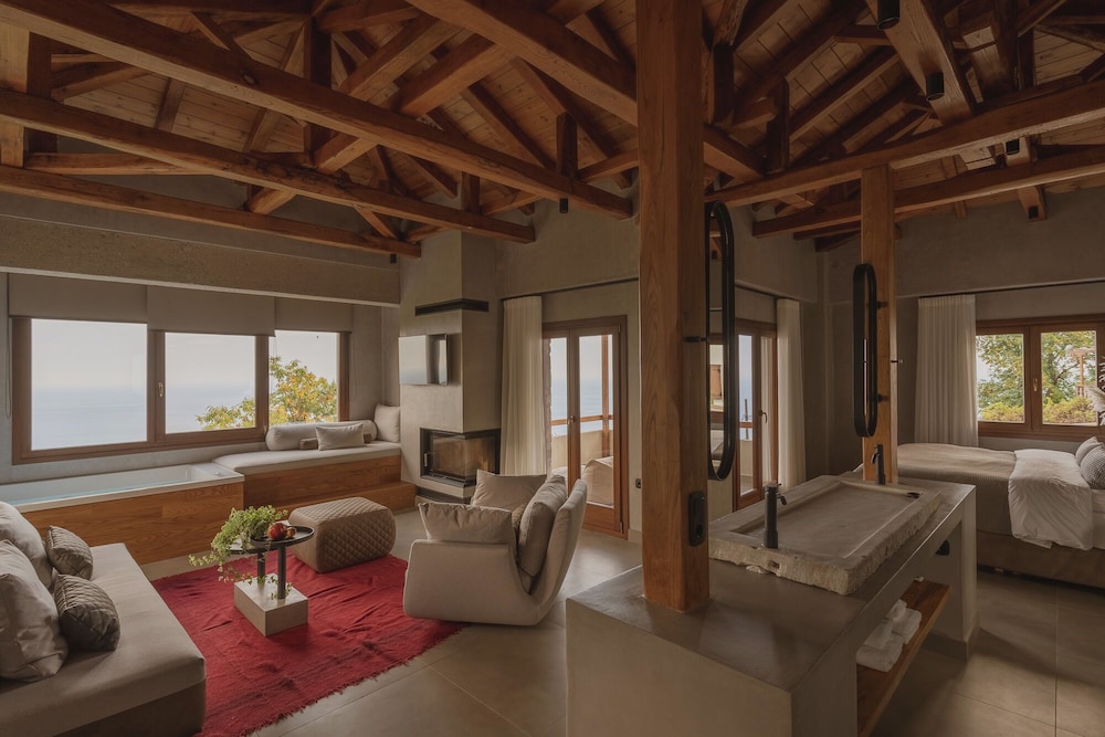 Honeymoon Studio Suite photo 1