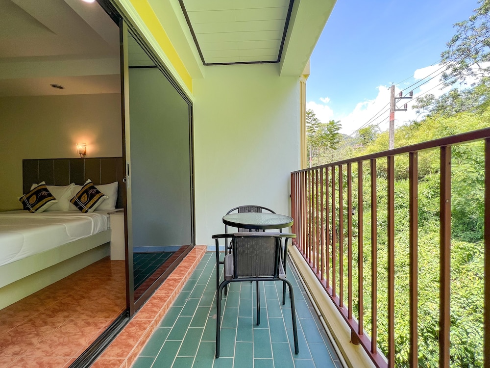 Deluxe Twin Room - Photo 2